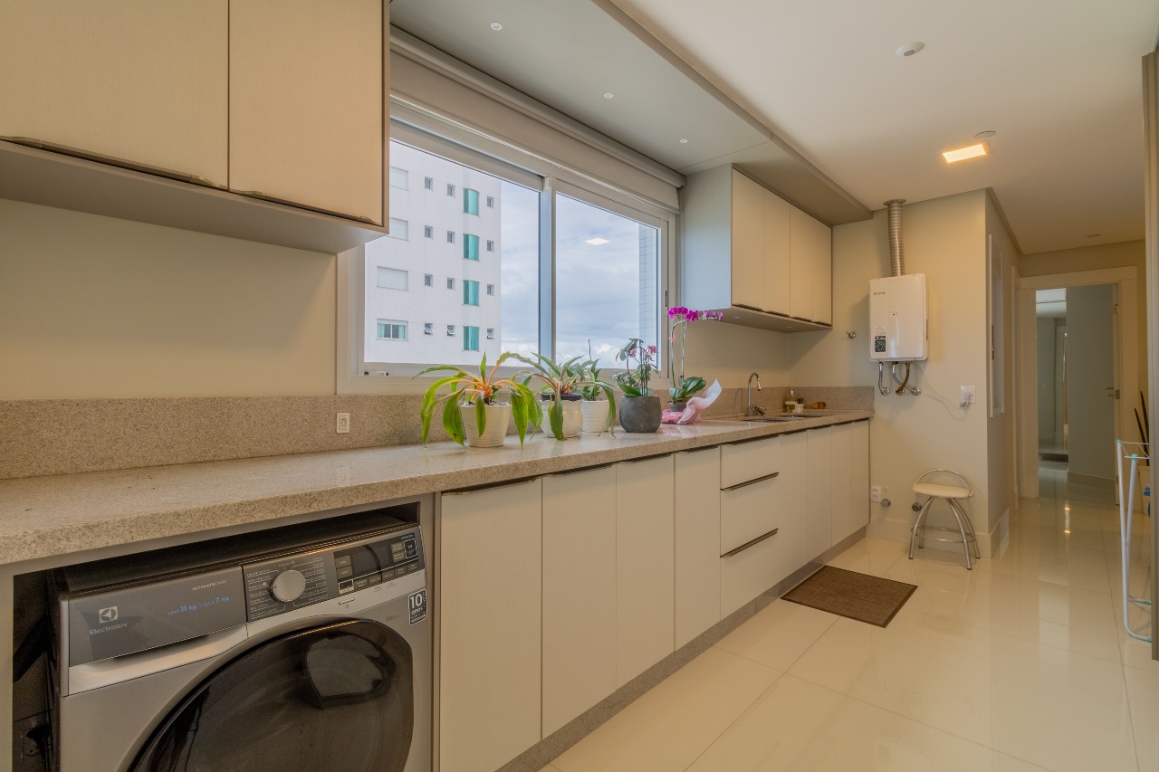 Foto do imóvel Apartamento Frente Mar com 4 suítes no Epic Tower em Balneário Camboriú | Vida na praia