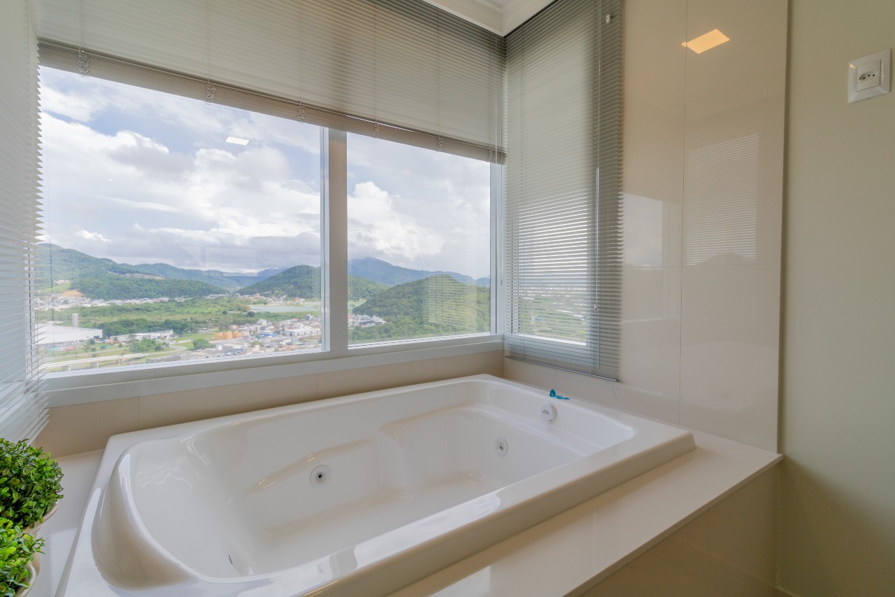 Foto do imóvel Apartamento Frente Mar com 4 suítes no Epic Tower em Balneário Camboriú | Vida na praia