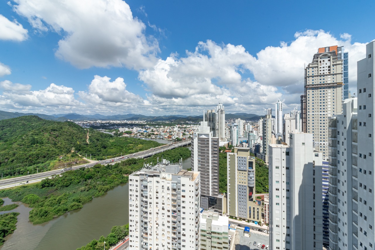 Foto do imóvel Apartamento Frente Mar com 4 suítes no Epic Tower em Balneário Camboriú | Vida na praia