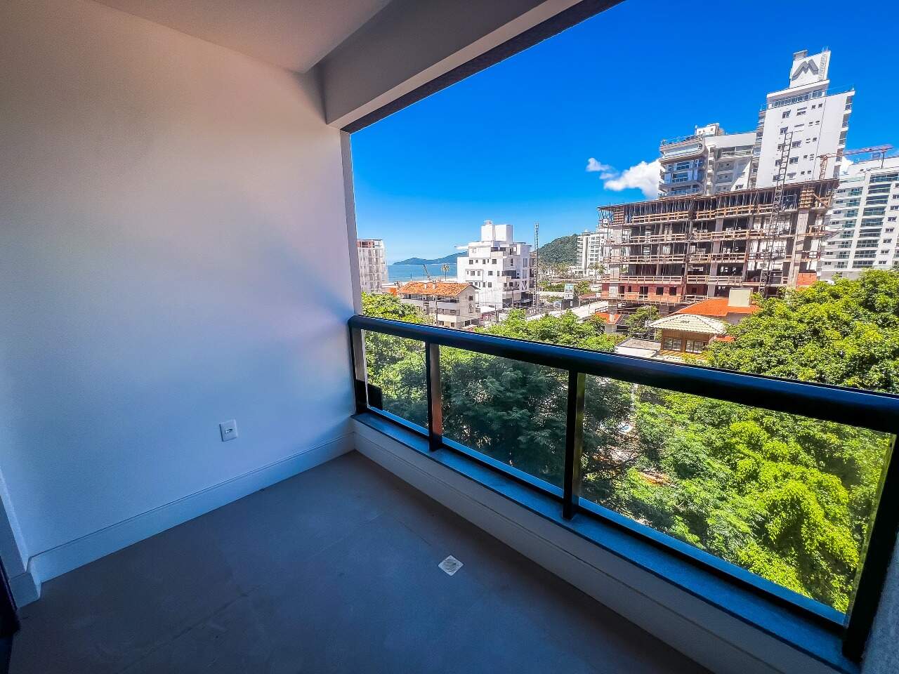 Foto do imóvel Apartamento 3 dormitórios no Residencial Ilha de Maui na Praia Brava Itajaí | Vida na praia
