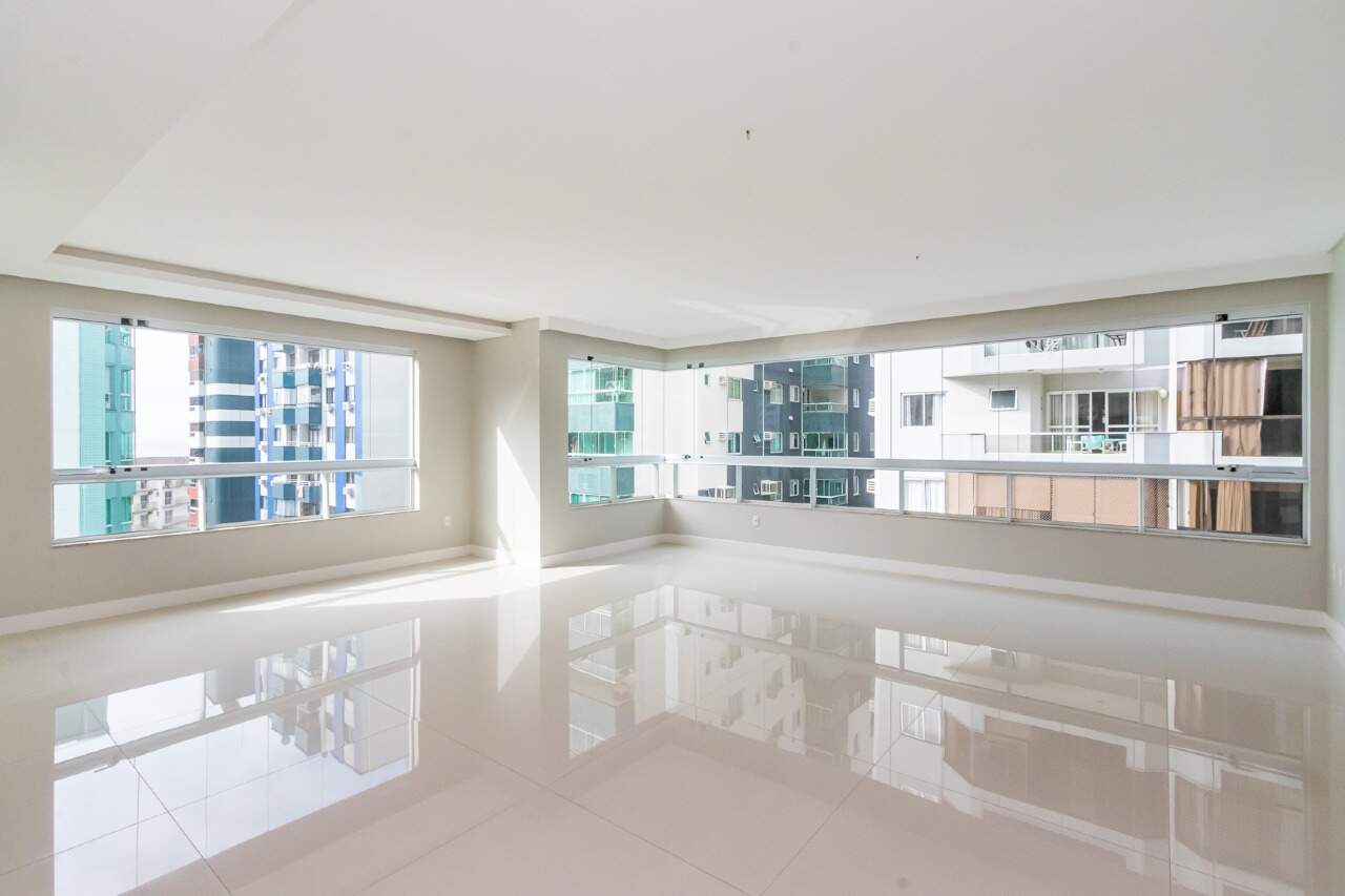 Apartamento com 3 suítes no Edifício Cidade Jardim no Centro em Balneário Camboriú