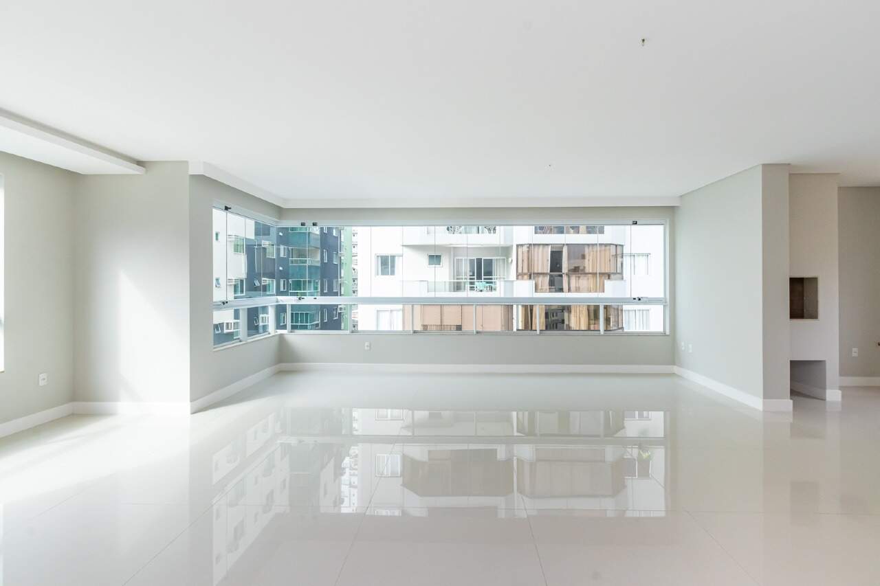 Foto do imóvel Apartamento com 03 Suítes á venda no Edifício Cidade Jardim no Centro em Balneário Camboriú 