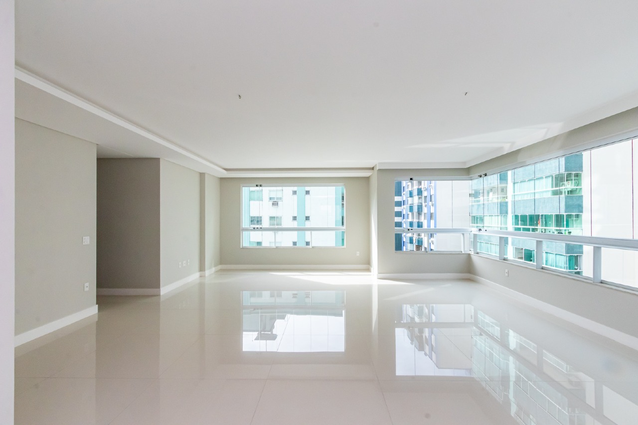 Foto do imóvel Apartamento com 03 Suítes á venda no Edifício Cidade Jardim no Centro em Balneário Camboriú 