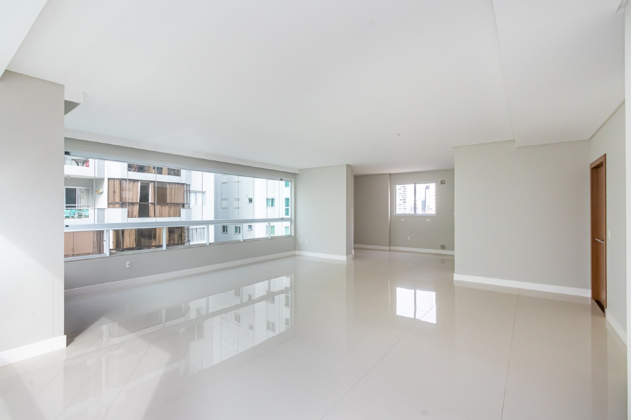 Foto do imóvel Apartamento com 03 Suítes á venda no Edifício Cidade Jardim no Centro em Balneário Camboriú 