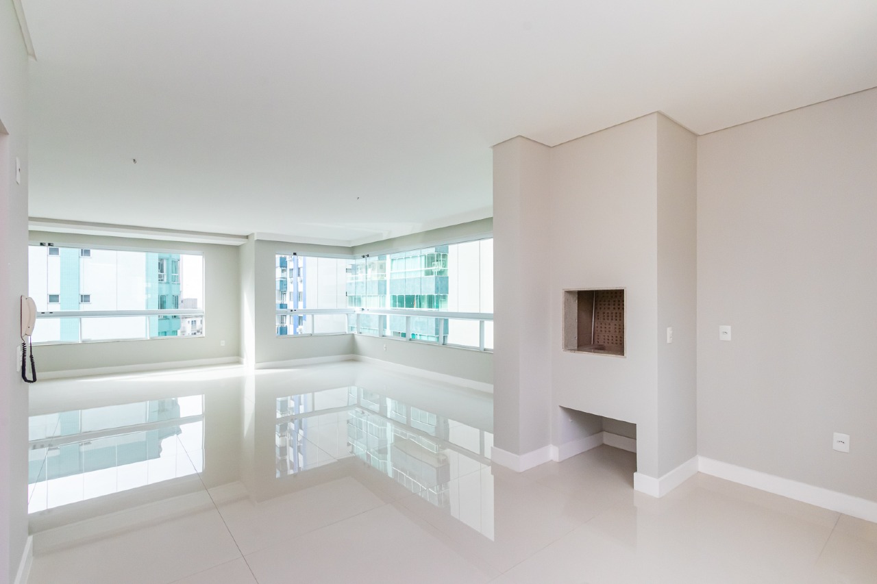 Foto do imóvel Apartamento com 03 Suítes á venda no Edifício Cidade Jardim no Centro em Balneário Camboriú 