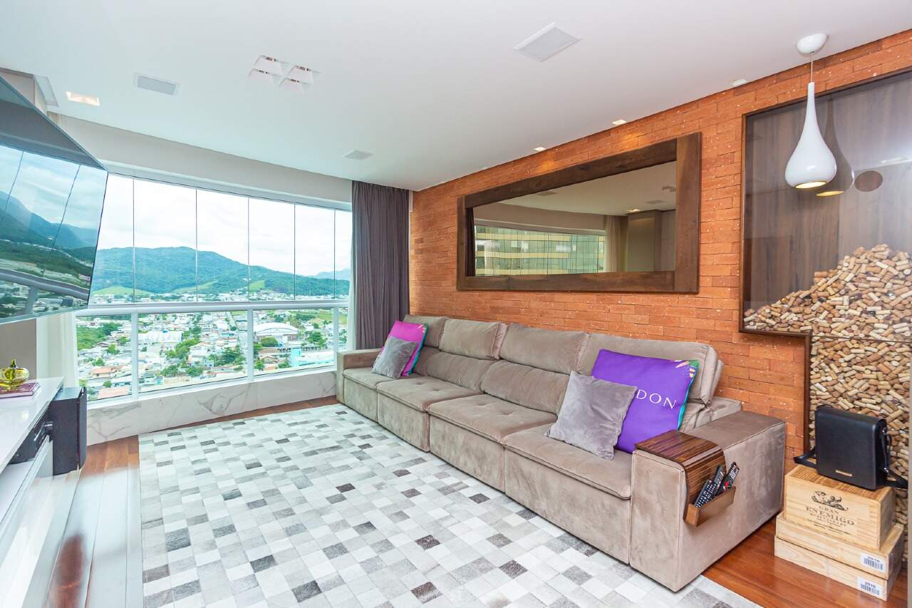 Foto do imóvel Apartamento Mobiliado com 03 suítes á vendas no Edifício Marina Palace em Balneário Camboriú