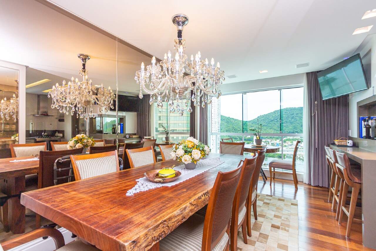 Foto do imóvel Apartamento Mobiliado com 03 suítes á vendas no Edifício Marina Palace em Balneário Camboriú