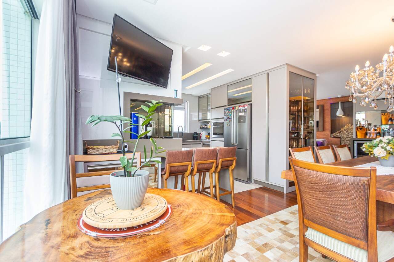 Foto do imóvel Apartamento Mobiliado com 03 suítes á vendas no Edifício Marina Palace em Balneário Camboriú