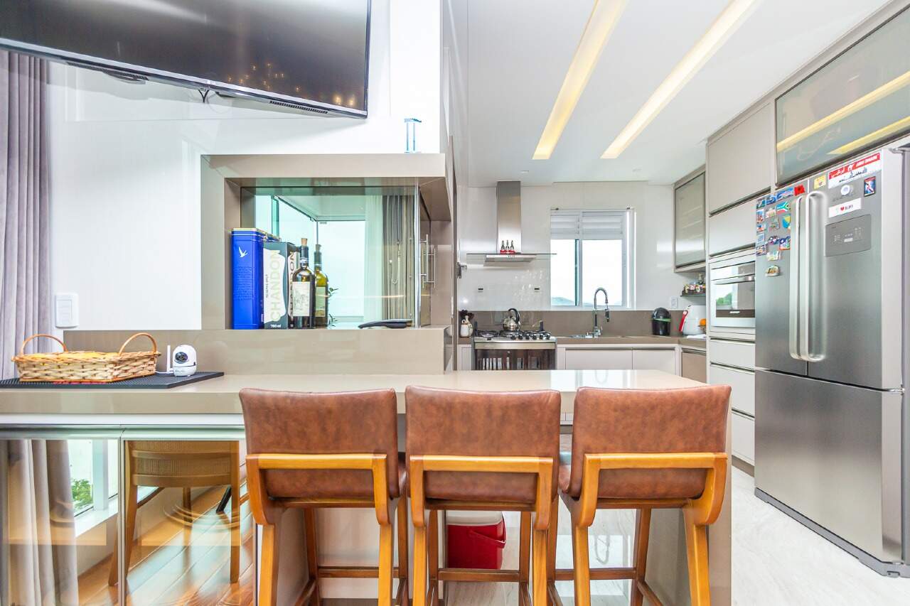 Foto do imóvel Apartamento Mobiliado com 03 suítes á vendas no Edifício Marina Palace em Balneário Camboriú