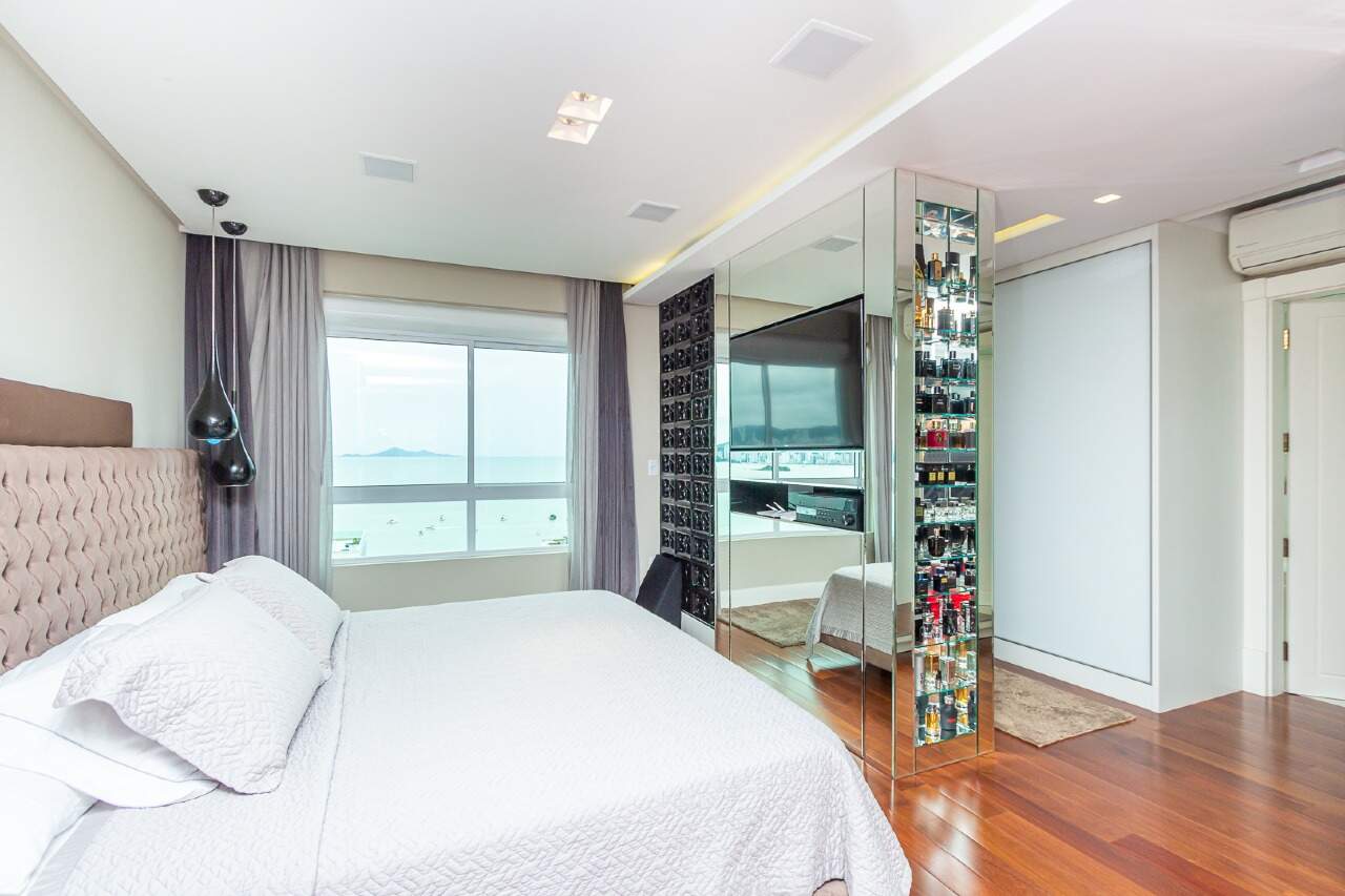 Foto do imóvel Apartamento Mobiliado com 03 suítes á vendas no Edifício Marina Palace em Balneário Camboriú
