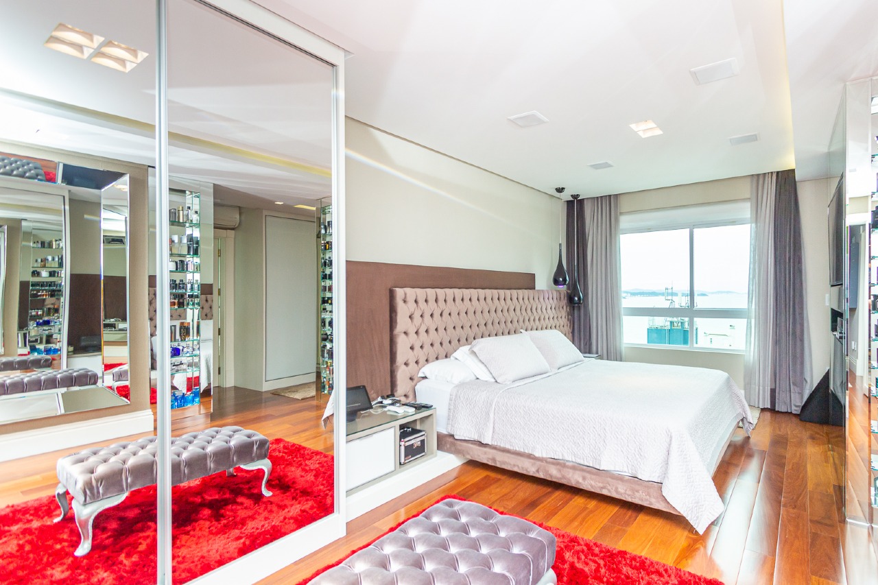 Foto do imóvel Apartamento Mobiliado com 03 suítes á vendas no Edifício Marina Palace em Balneário Camboriú
