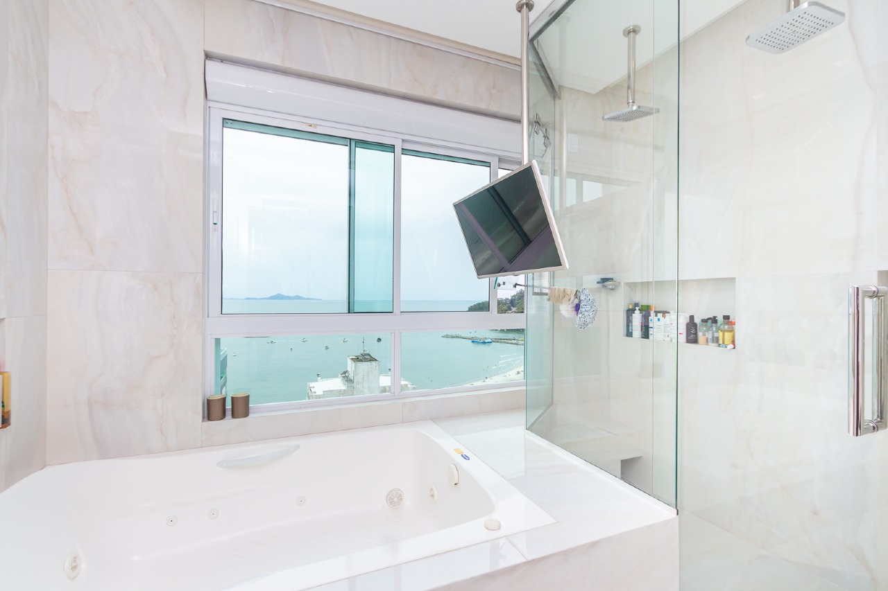 Foto do imóvel Apartamento Mobiliado com 03 suítes á vendas no Edifício Marina Palace em Balneário Camboriú
