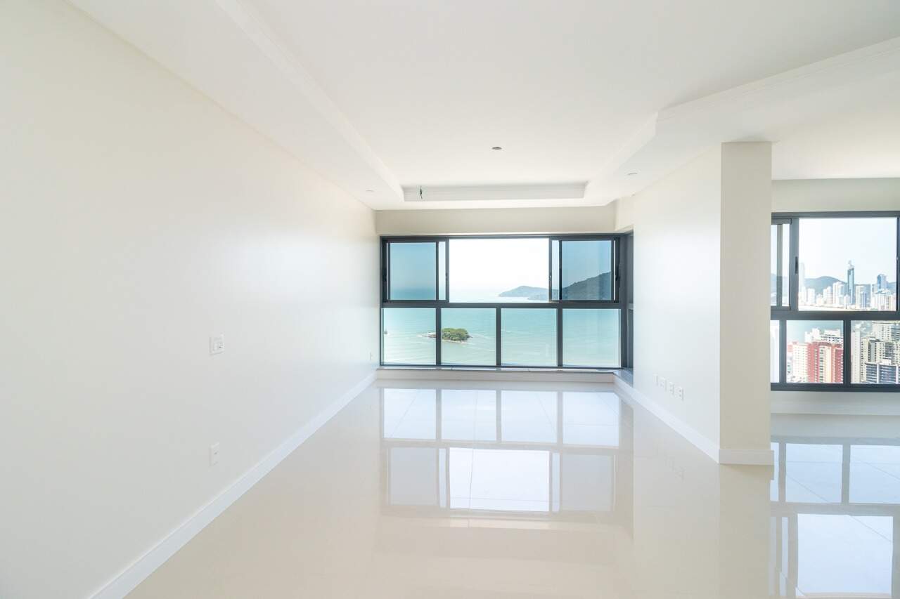 Apartamento com 4 suítes no Edifício New York no Centro em Balneário Camboriú
