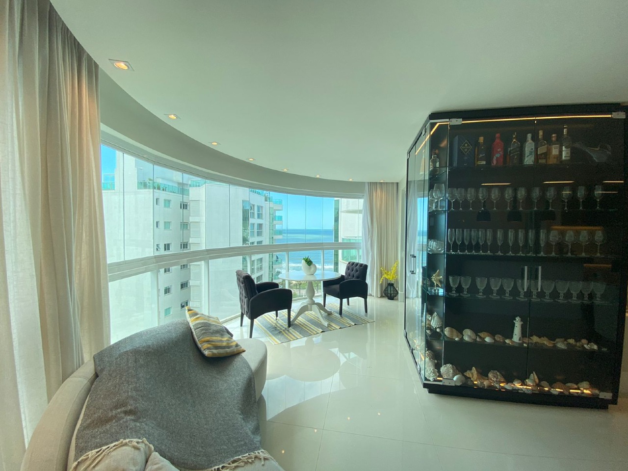 Apartamento à venda com 3 suítes no Brava Beach Internacional na Praia Brava em Itajaí