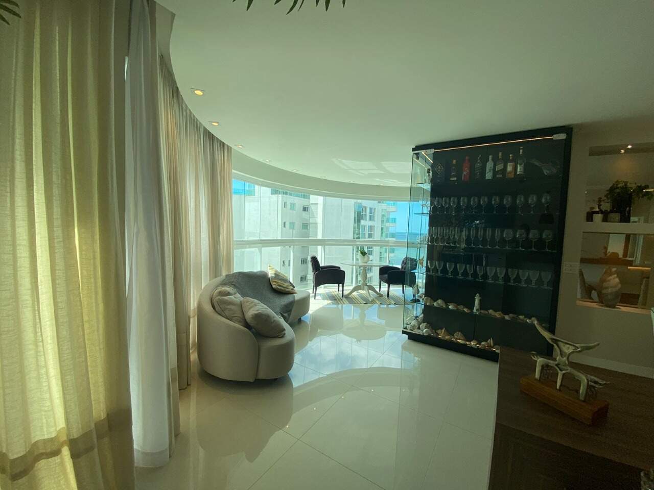 Foto do imóvel Apartamento no Brava Beach Torre Corais Itajaí com 3 suítes e 200m² de frente para o mar