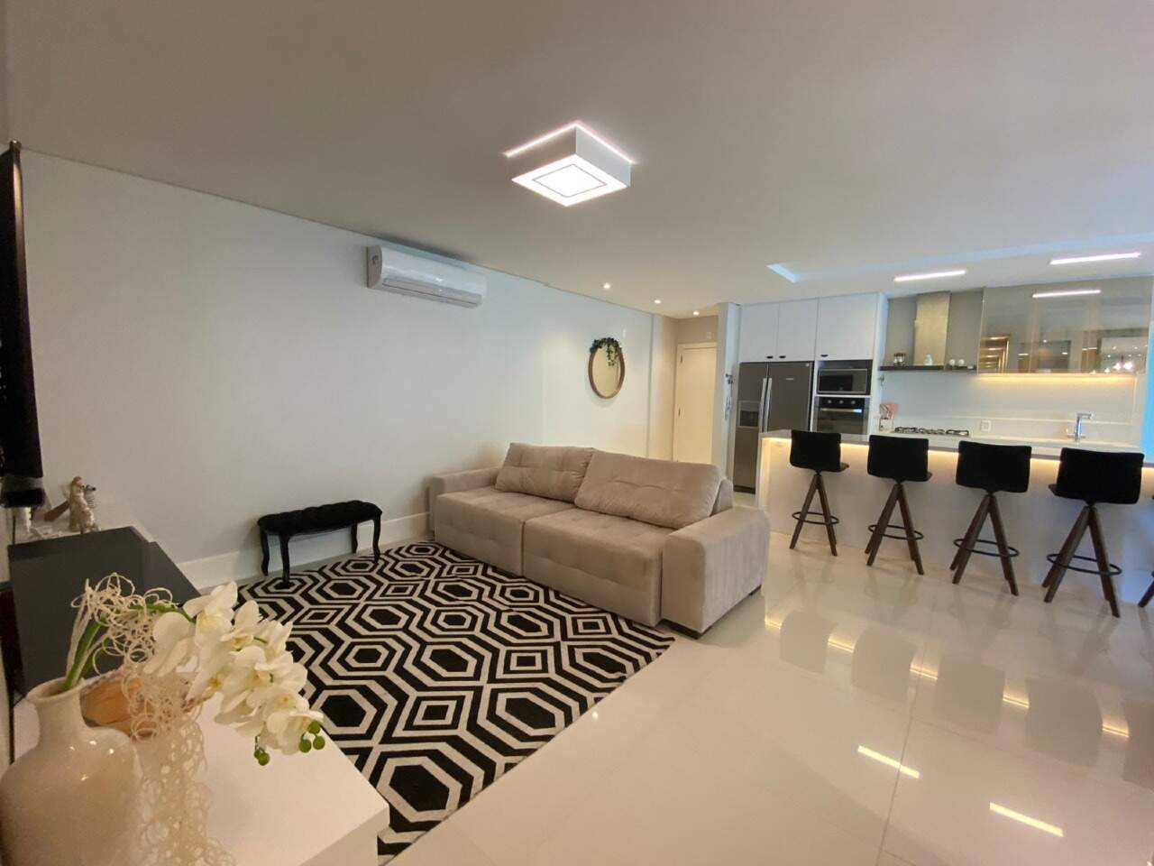 Foto do imóvel Apartamento no Brava Beach Torre Corais Itajaí com 3 suítes e 200m² de frente para o mar