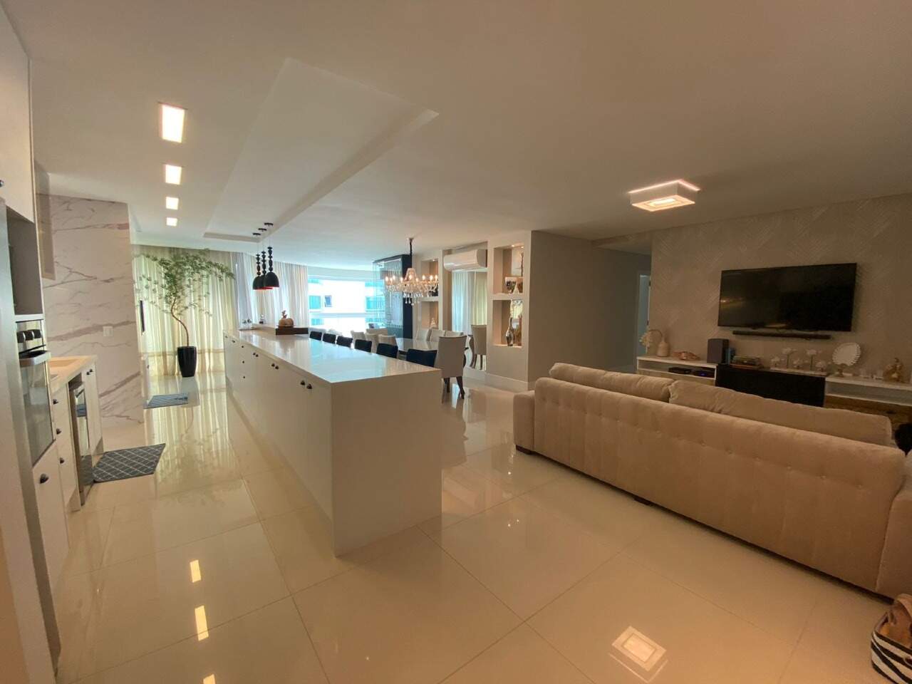 Foto do imóvel Apartamento no Brava Beach Torre Corais Itajaí com 3 suítes e 200m² de frente para o mar