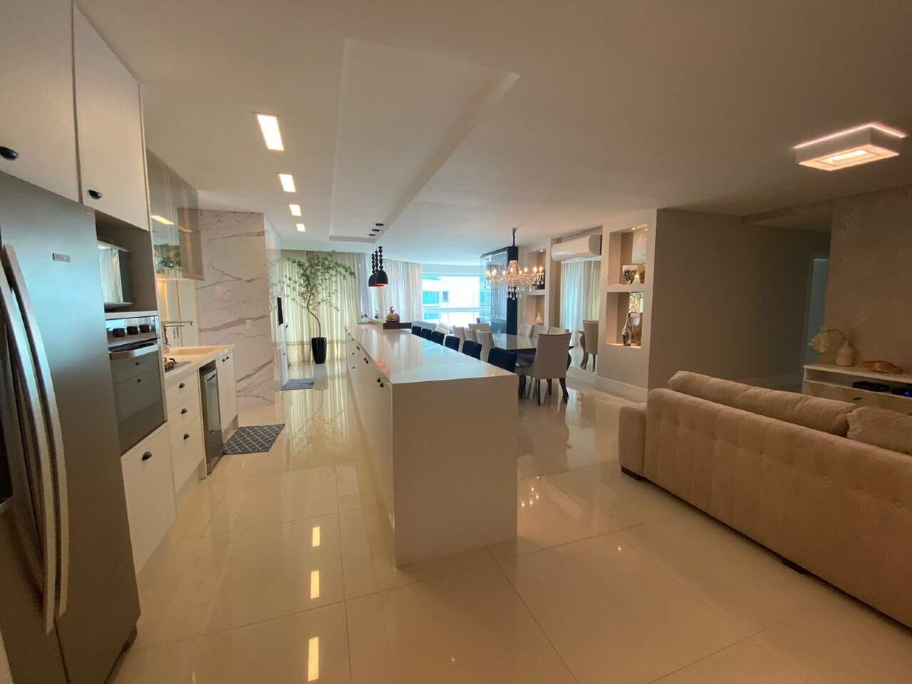 Foto do imóvel Apartamento no Brava Beach Torre Corais Itajaí com 3 suítes e 200m² de frente para o mar