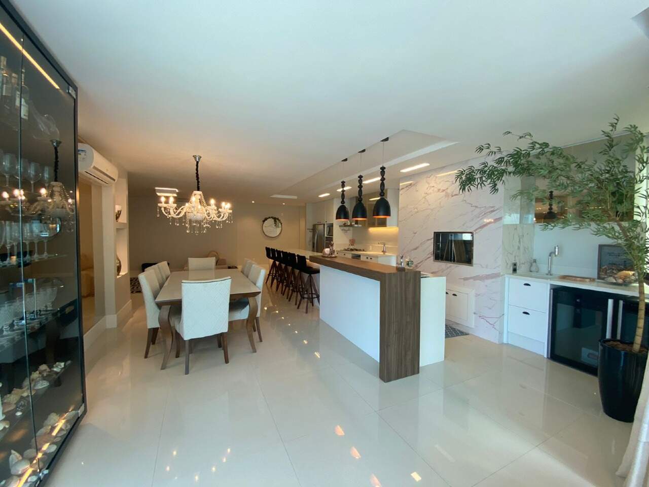 Foto do imóvel Apartamento no Brava Beach Torre Corais Itajaí com 3 suítes e 200m² de frente para o mar