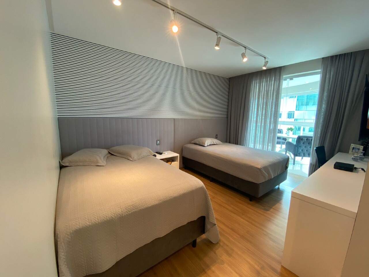 Foto do imóvel Apartamento no Brava Beach Torre Corais Itajaí com 3 suítes e 200m² de frente para o mar