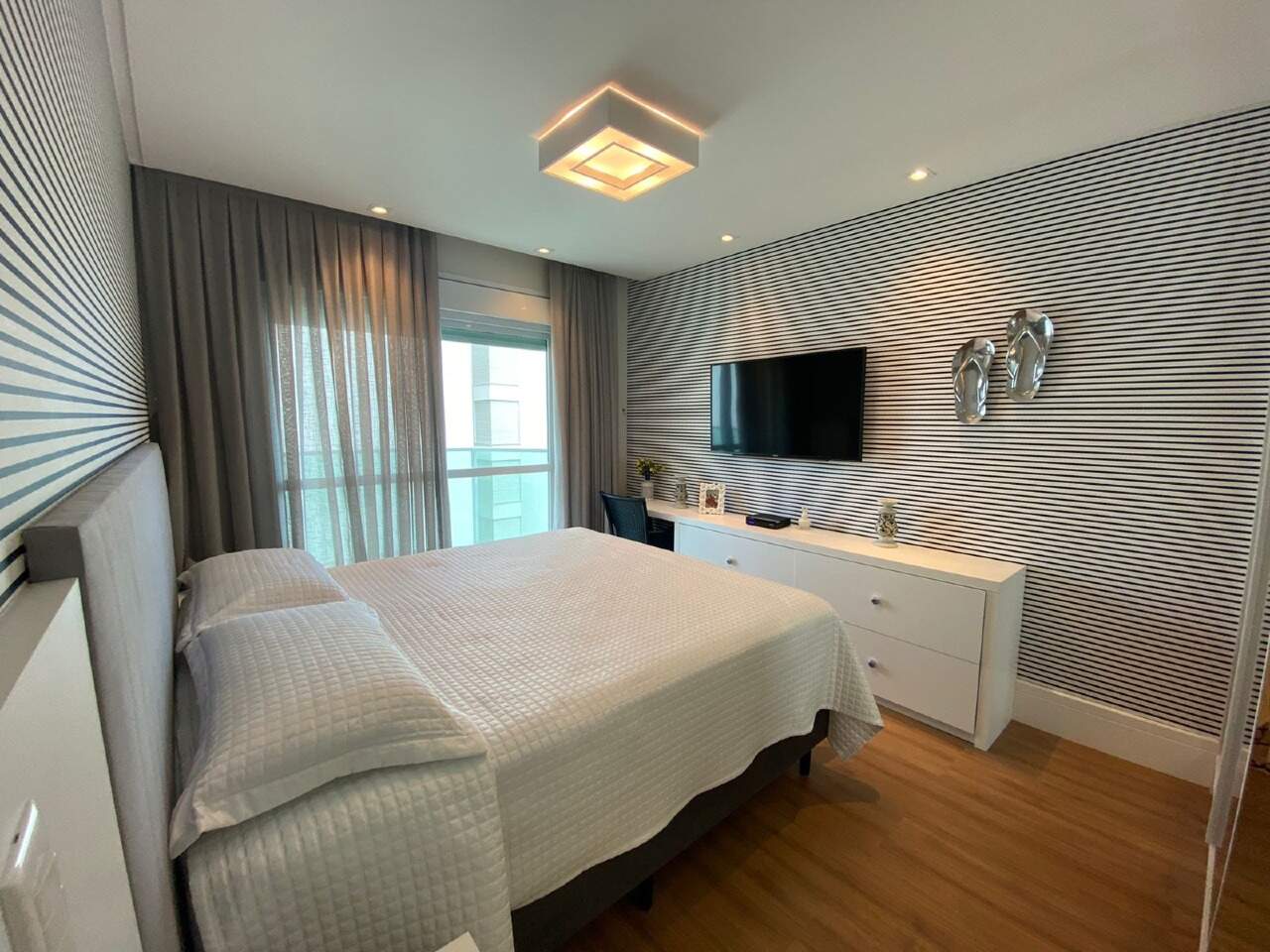 Foto do imóvel Apartamento no Brava Beach Torre Corais Itajaí com 3 suítes e 200m² de frente para o mar