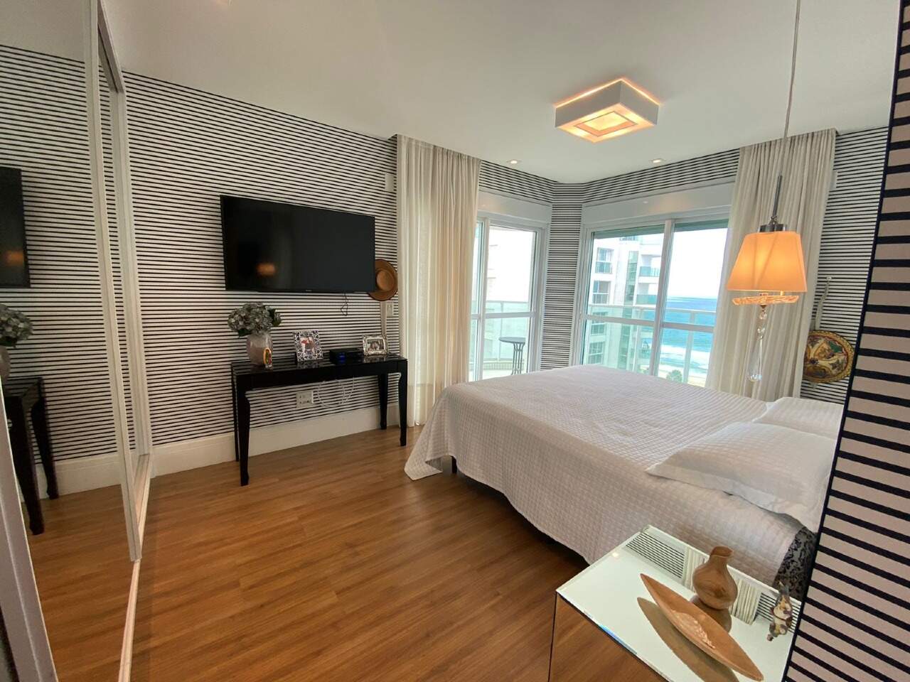 Foto do imóvel Apartamento no Brava Beach Torre Corais Itajaí com 3 suítes e 200m² de frente para o mar