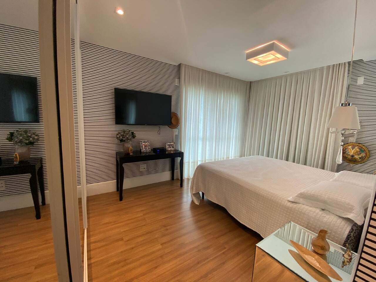 Foto do imóvel Apartamento no Brava Beach Torre Corais Itajaí com 3 suítes e 200m² de frente para o mar