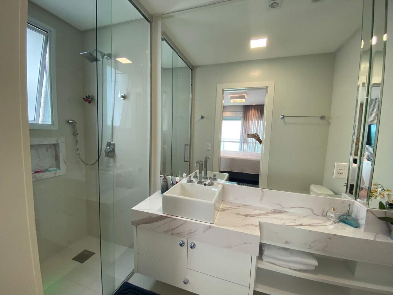 Foto do imóvel Apartamento no Brava Beach Torre Corais Itajaí com 3 suítes e 200m² de frente para o mar