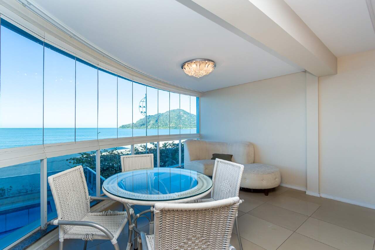 Apartamento de Frente para o Mar no Number One na Barra Sul em Balneário Camboriú
