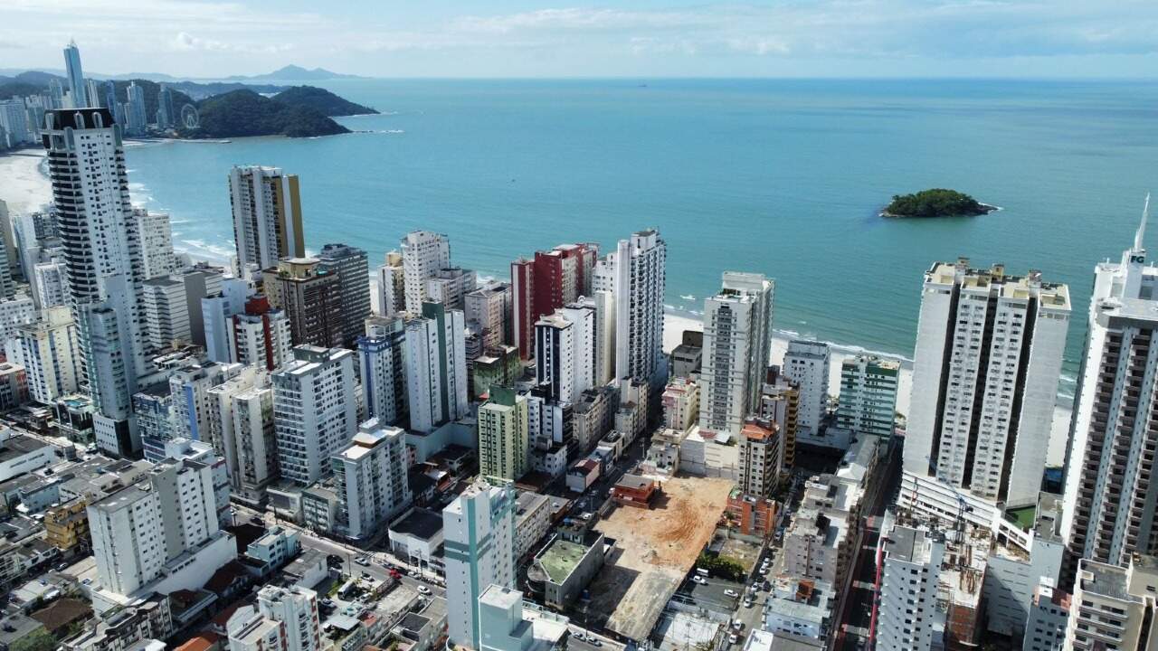 Foto do imóvel Apartamento Diferenciado na Planta com 04 suítes no Edifício Marena em Balneário Camboriú