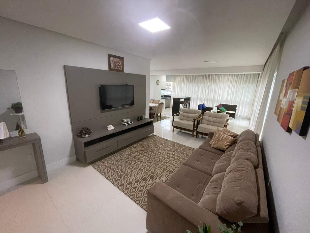 Apartamento 4 dormitórios Edifício Salinas Meia Praia Itapema