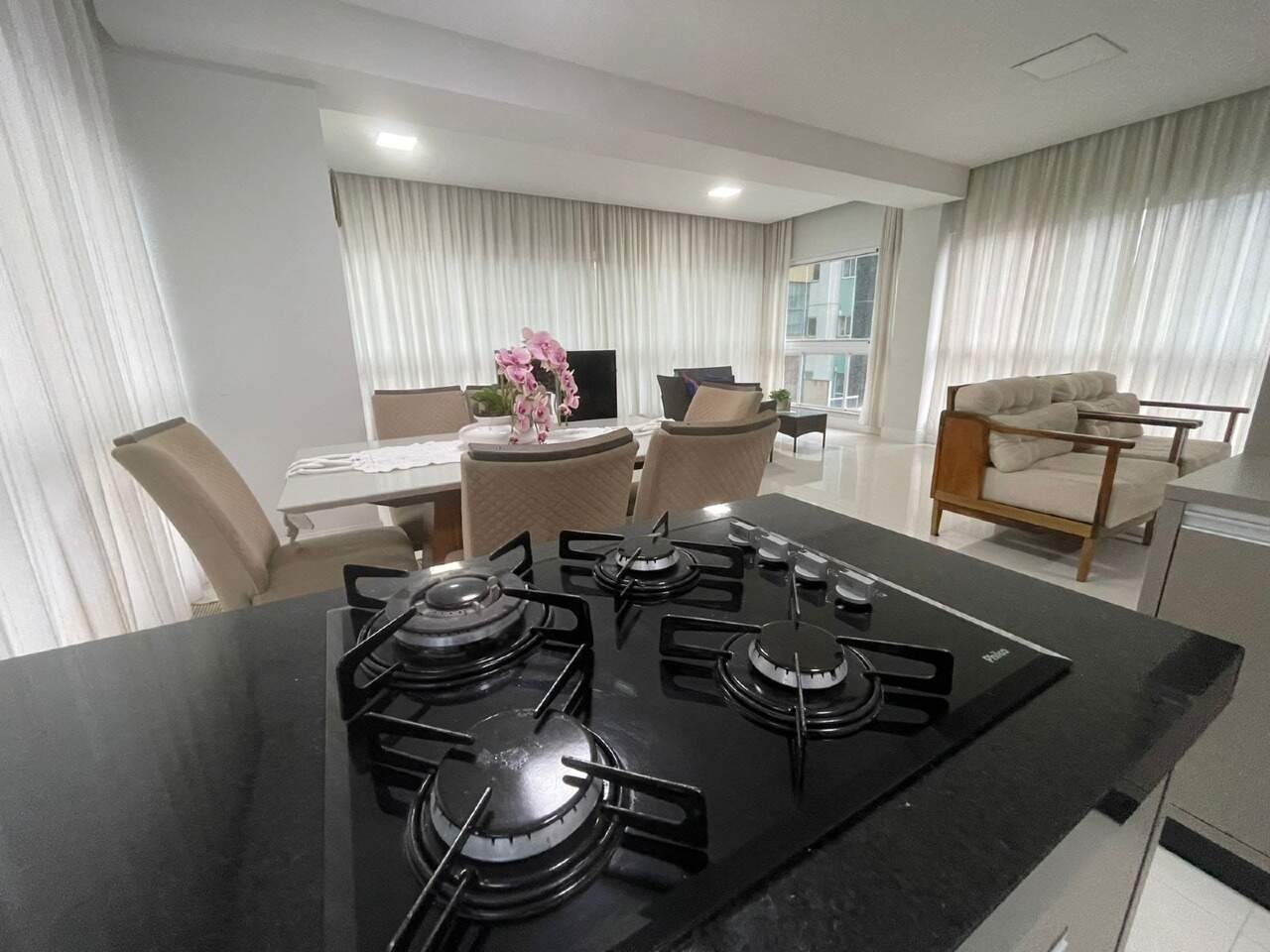 Foto do imóvel Apartamento a venda no Edificio Salinas com 04 Quartos sendo 01 Suite em Itapema Meia Praia