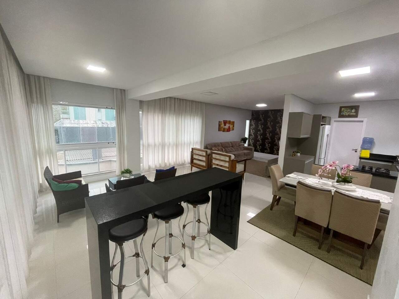 Foto do imóvel Apartamento a venda no Edificio Salinas com 04 Quartos sendo 01 Suite em Itapema Meia Praia