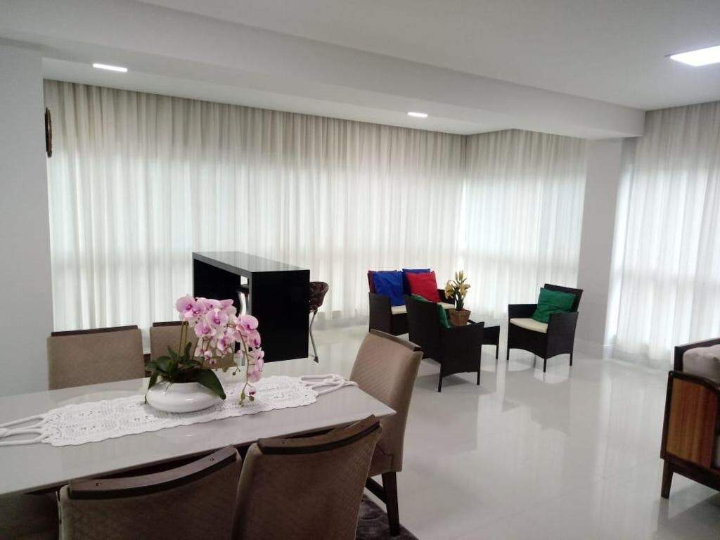 Foto do imóvel Apartamento a venda no Edificio Salinas com 04 Quartos sendo 01 Suite em Itapema Meia Praia