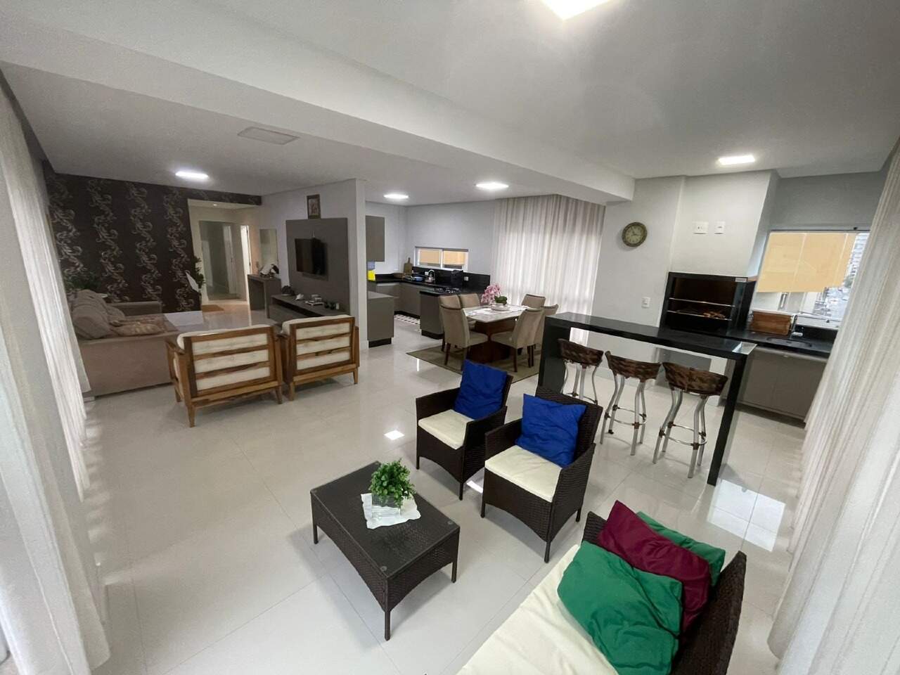 Foto do imóvel Apartamento a venda no Edificio Salinas com 04 Quartos sendo 01 Suite em Itapema Meia Praia