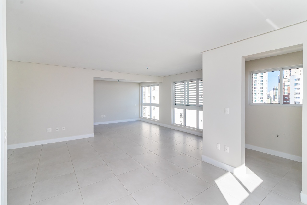 Foto do imóvel Apartamento no Centro de Balneário Camboriú com Home Office + 02 Suítes á venda no Edifício Sol da Manhã 