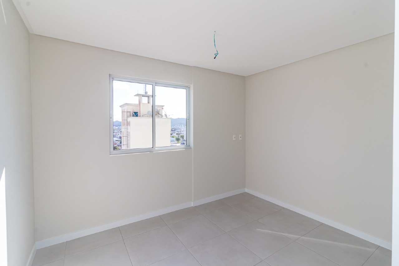 Foto do imóvel Apartamento no Centro de Balneário Camboriú com Home Office + 02 Suítes á venda no Edifício Sol da Manhã 
