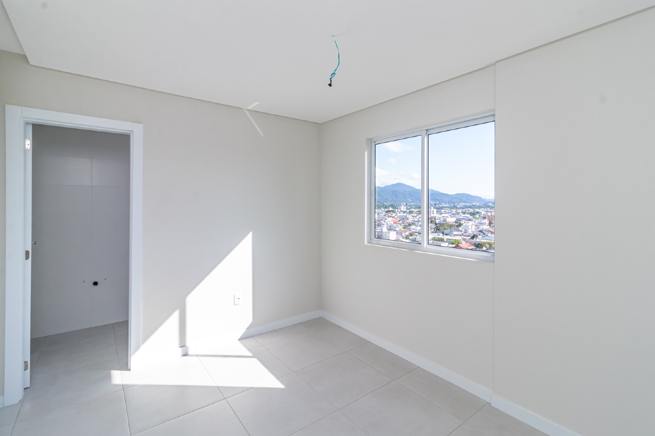 Foto do imóvel Apartamento no Centro de Balneário Camboriú com Home Office + 02 Suítes á venda no Edifício Sol da Manhã 
