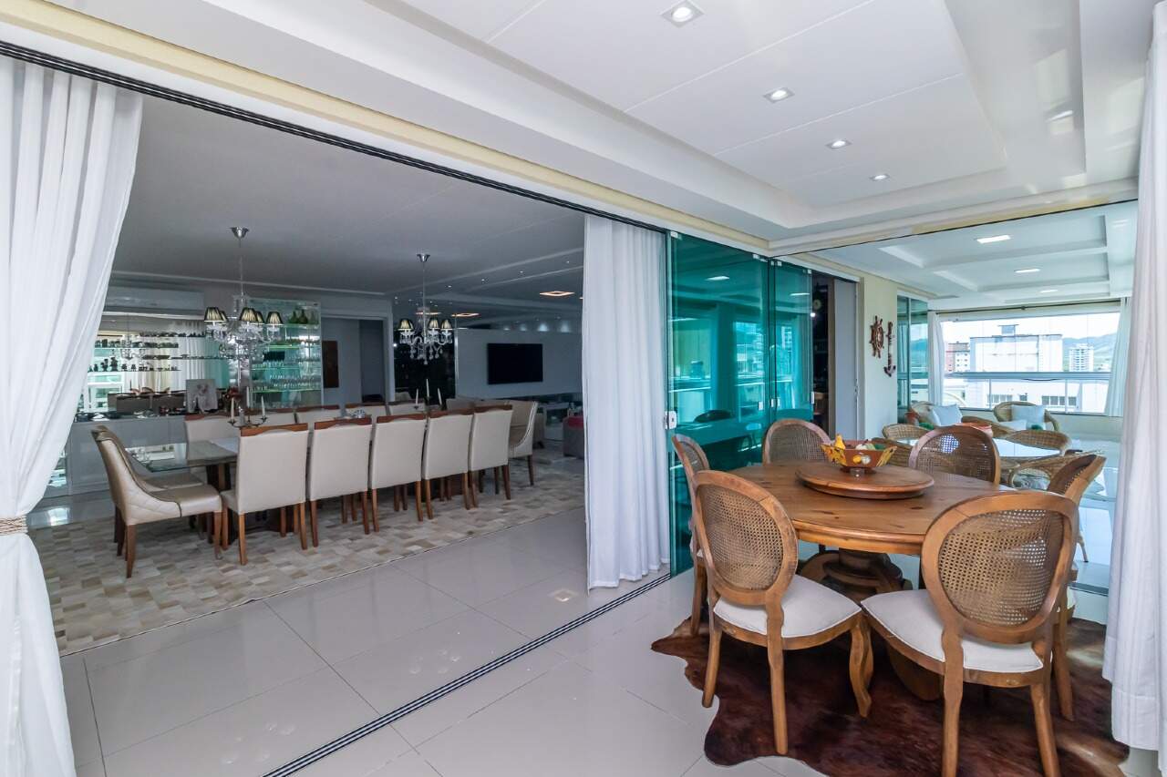 Foto do imóvel Apartamento 5 suítes no Edifício Imperial Palace em Itapema – 300m² mobiliado