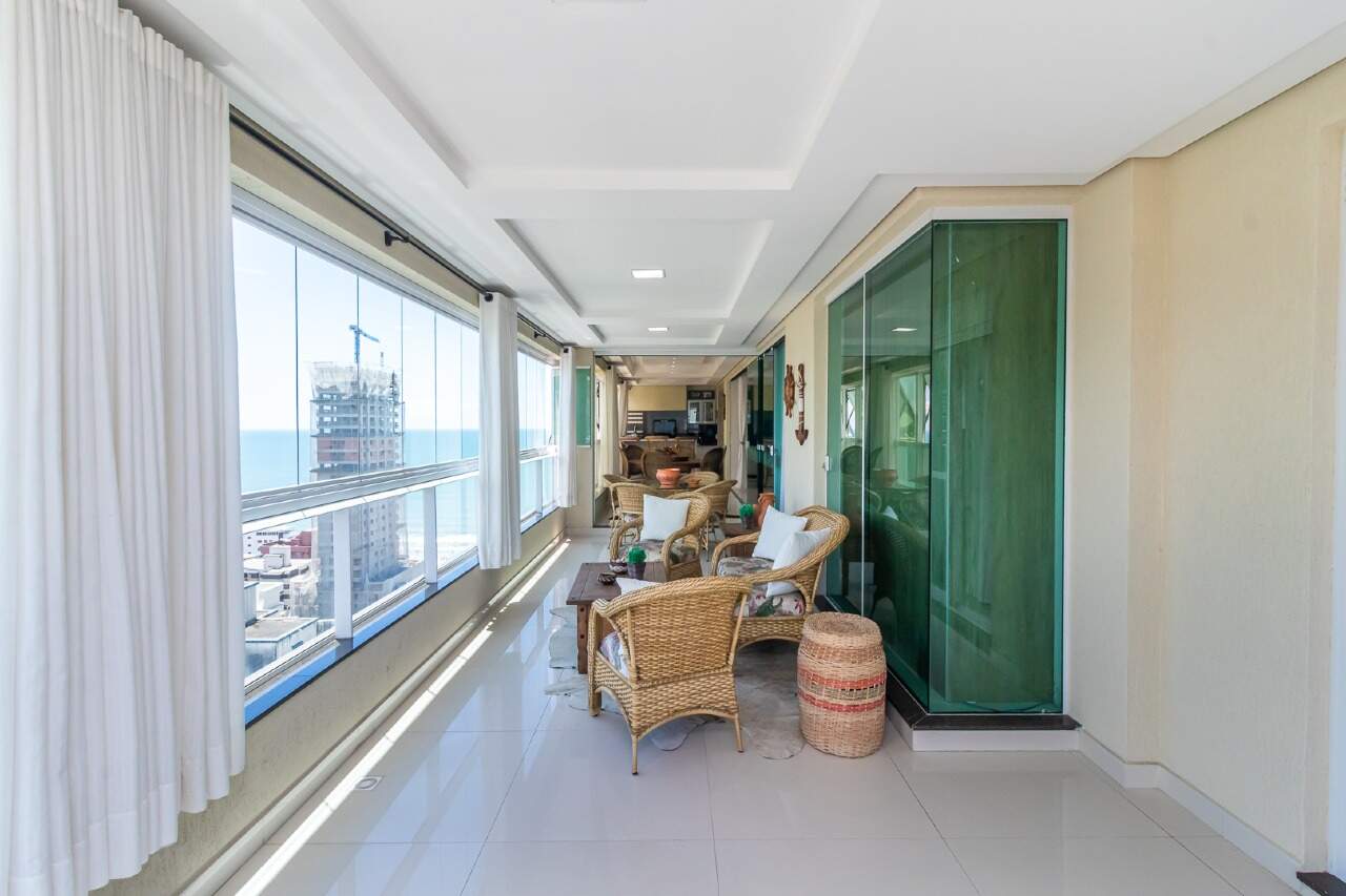 Foto do imóvel Apartamento 5 suítes no Edifício Imperial Palace em Itapema – 300m² mobiliado