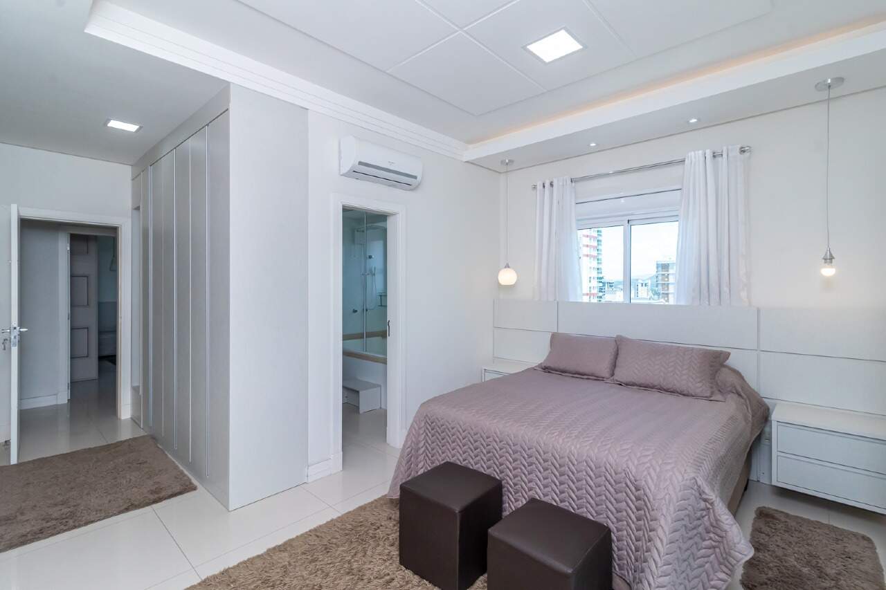 Foto do imóvel Apartamento 5 suítes no Edifício Imperial Palace em Itapema – 300m² mobiliado