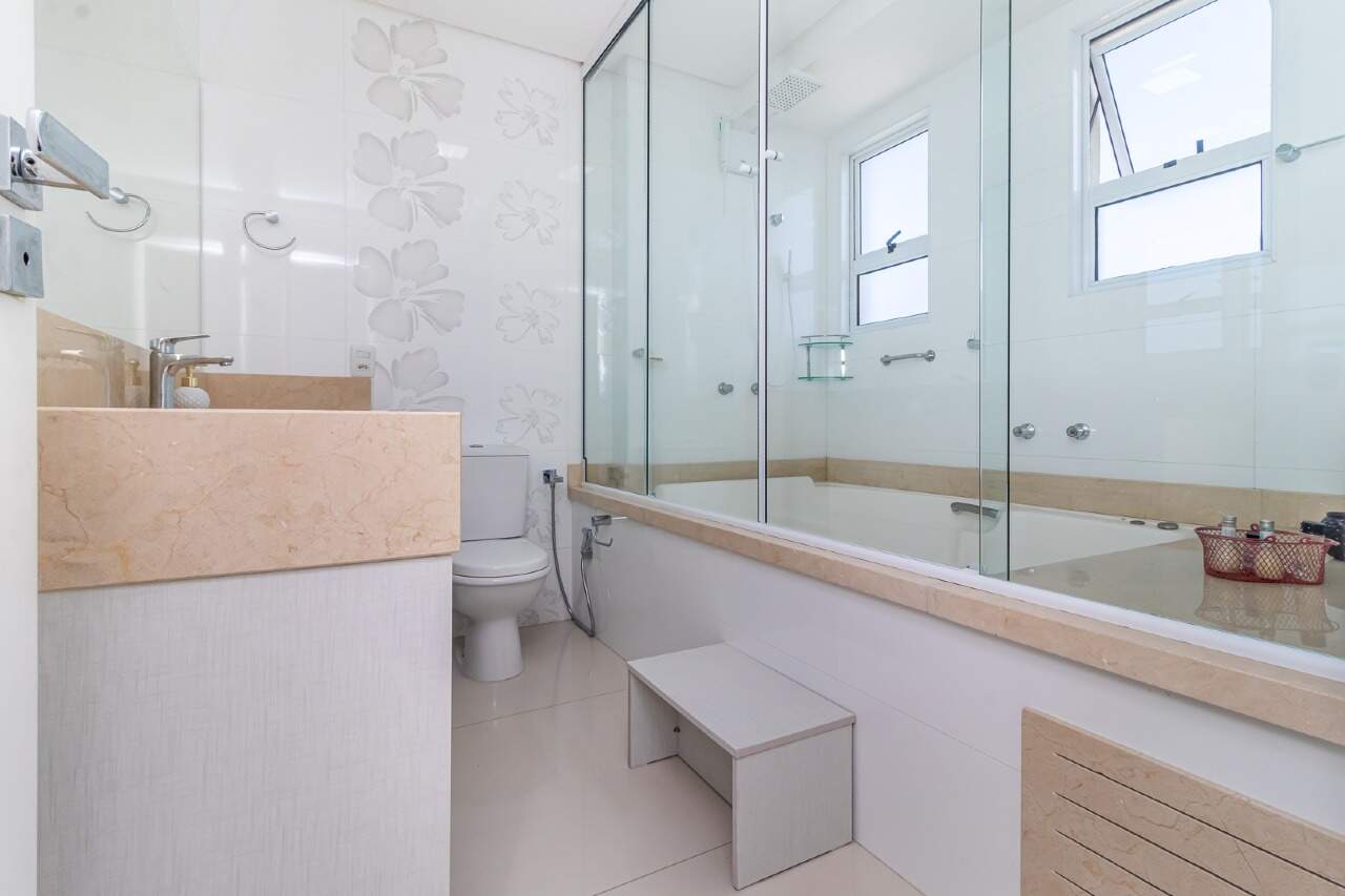 Foto do imóvel Apartamento 5 suítes no Edifício Imperial Palace em Itapema – 300m² mobiliado