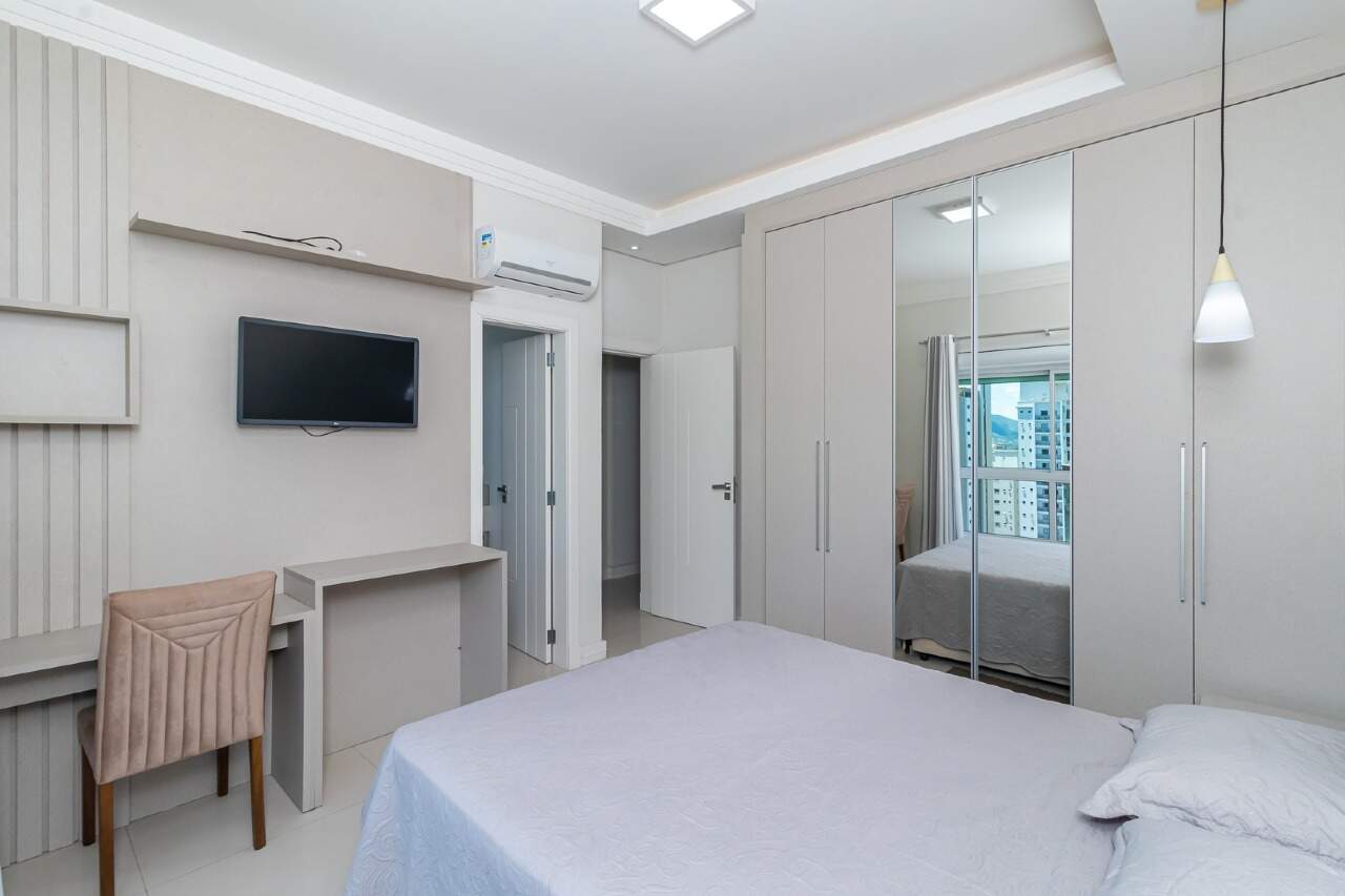 Foto do imóvel Apartamento 5 suítes no Edifício Imperial Palace em Itapema – 300m² mobiliado