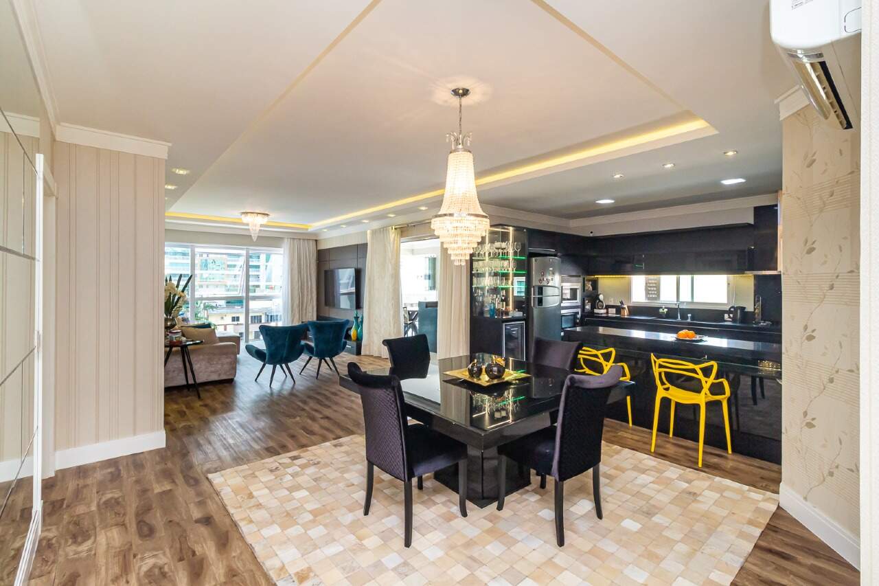 Apartamento mobiliado no Privilege Meia Praia em Itapema com 3 suítes e lazer completo