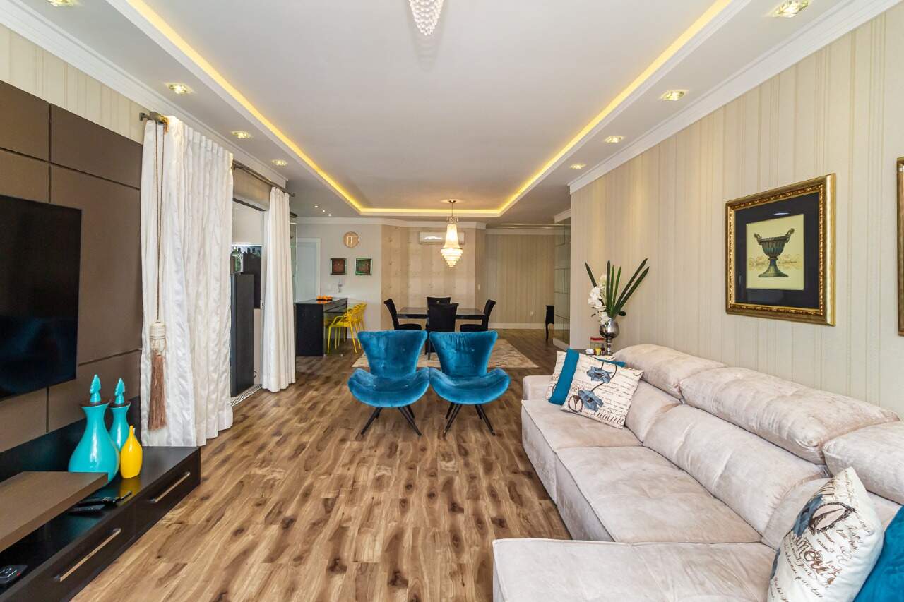 Foto do imóvel Apartamento mobiliado no Privilege Meia Praia em Itapema com 3 suítes e lazer completo