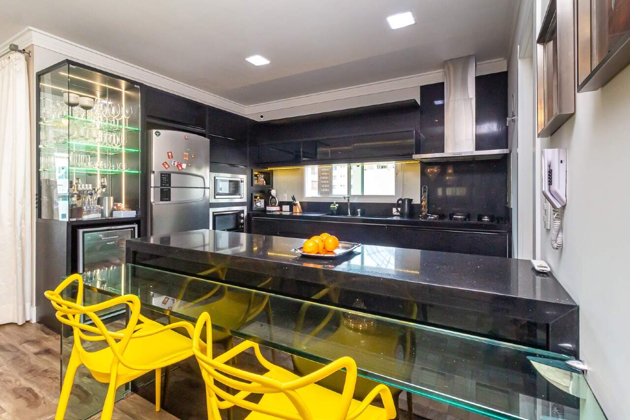 Foto do imóvel Apartamento mobiliado no Privilege Meia Praia em Itapema com 3 suítes e lazer completo