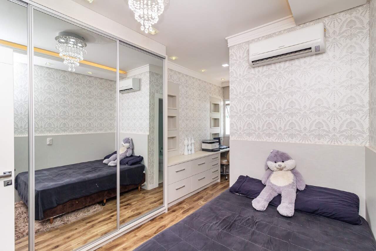 Foto do imóvel Apartamento mobiliado no Privilege Meia Praia em Itapema com 3 suítes e lazer completo