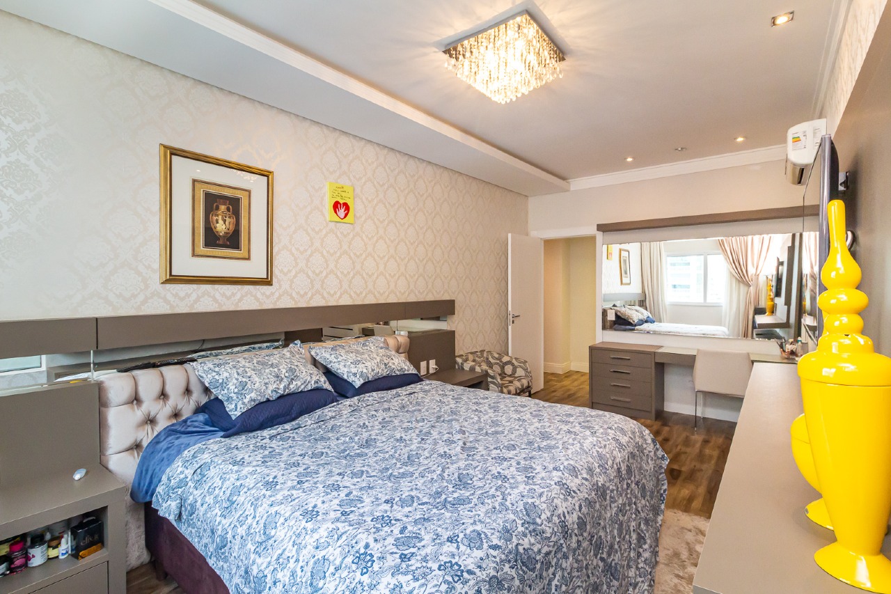 Foto do imóvel Apartamento mobiliado no Privilege Meia Praia em Itapema com 3 suítes e lazer completo