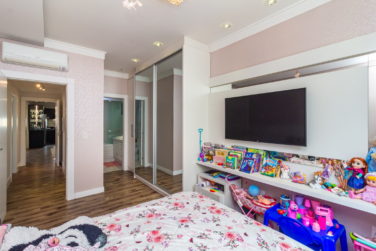 Foto do imóvel Apartamento mobiliado no Privilege Meia Praia em Itapema com 3 suítes e lazer completo