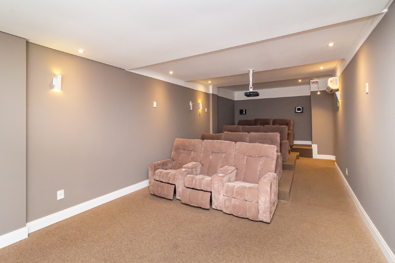Foto do imóvel Apartamento mobiliado no Privilege Meia Praia em Itapema com 3 suítes e lazer completo